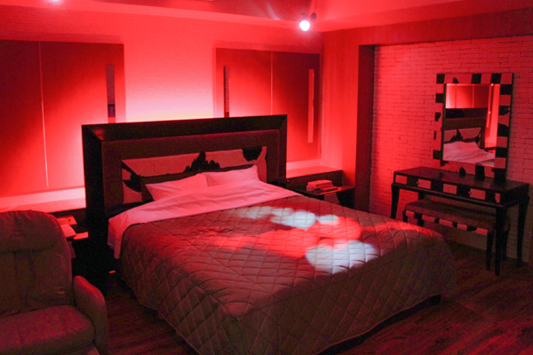 ホテルアルファS（アルファエス） 赤い照明